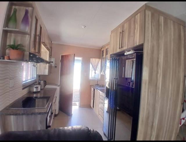 3 BEDROOM HOUSE FOR SALE IN PROTEA GLEN